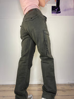 low-waisted cargo pants with pocket details and loose fit