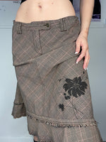 romantic flower detailed low-waisted medi skirt