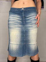 whashed low-waisted perfect fit denim skirt