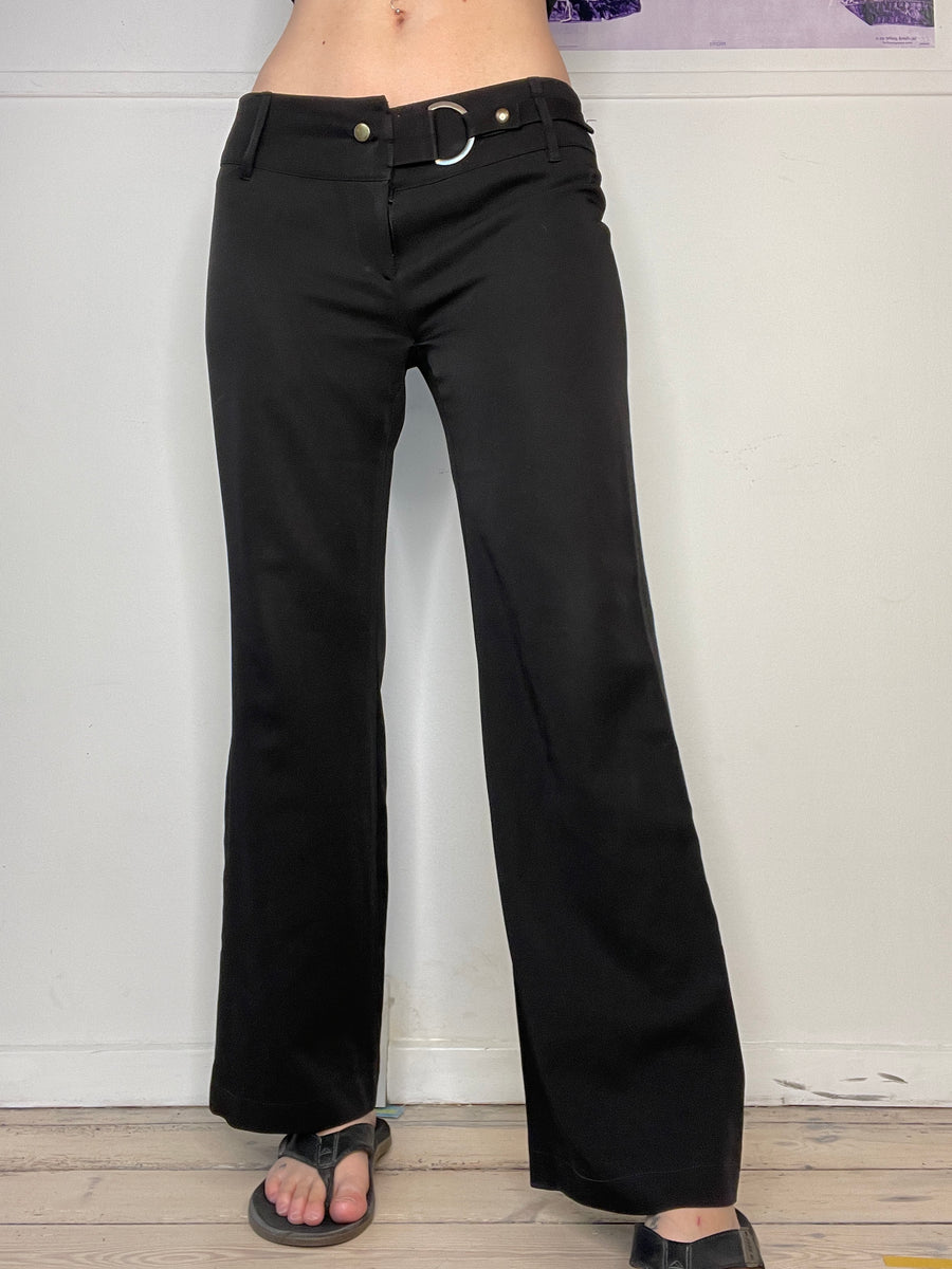 low-waisted perfect fit buckle detailed flare habit pants| SLICED BANANA