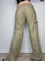 loose fit low-waisted pocket detailed cargo pants