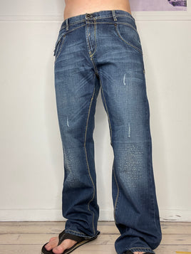 low-waisted straight leg jeans with pocket details