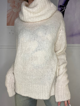 loose fit turtleneck / big neck knitwear