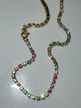 red carpet multicoloured gold pleated necklace