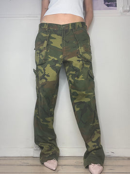 must have low waisted army cargo pants