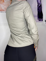 must-have khaki coloured bodyshaped shirt